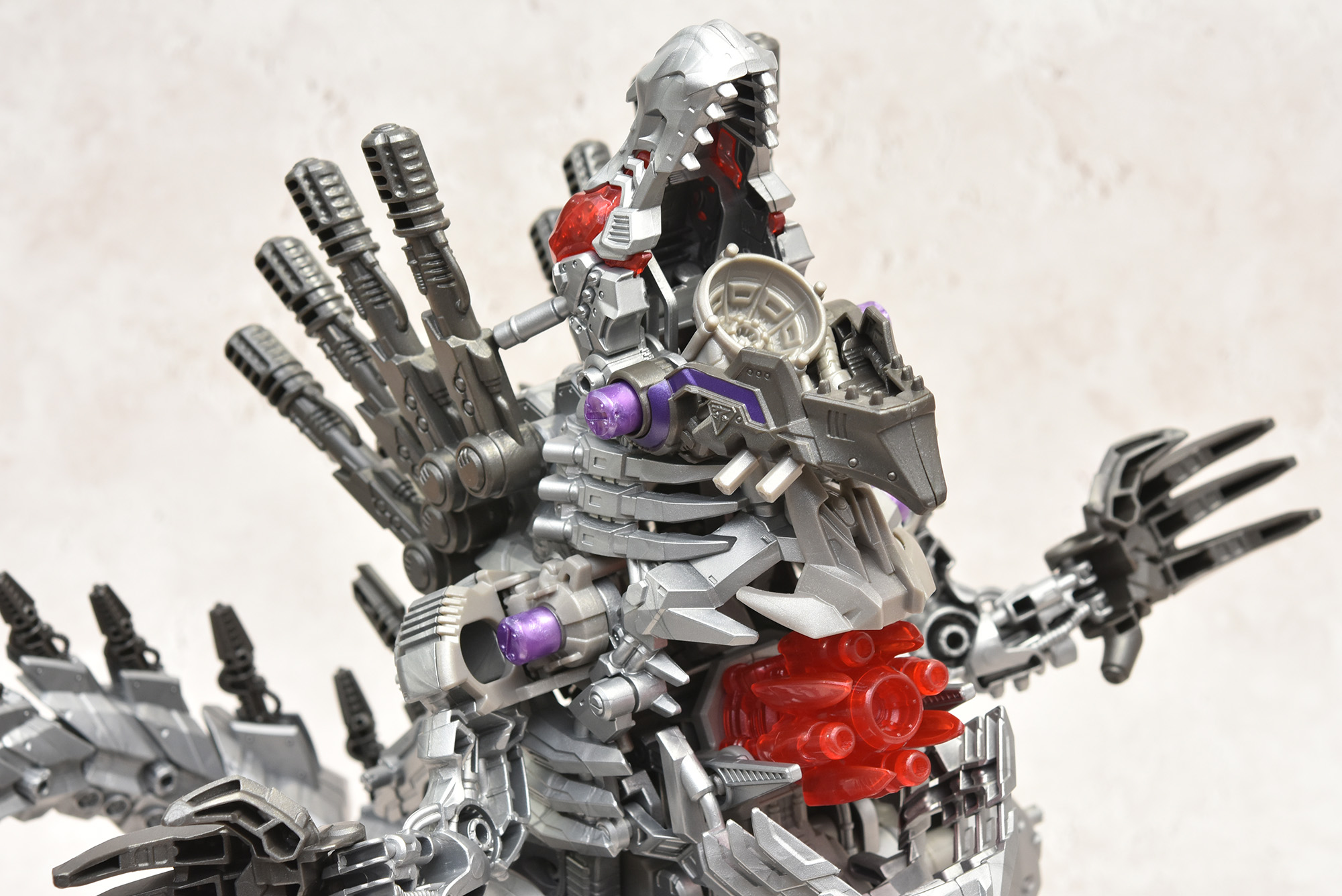 現代に蘇った旧ゾイド!?異形の究極ゾイド、ゼログライジスを 現代に蘇った旧ゾイド!?異形の究極ゾイド、ゼログライジスを